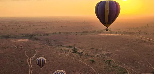 Ballonsafari über der tansanischen Savanne Ballonsafari über der tansanischen Savanne