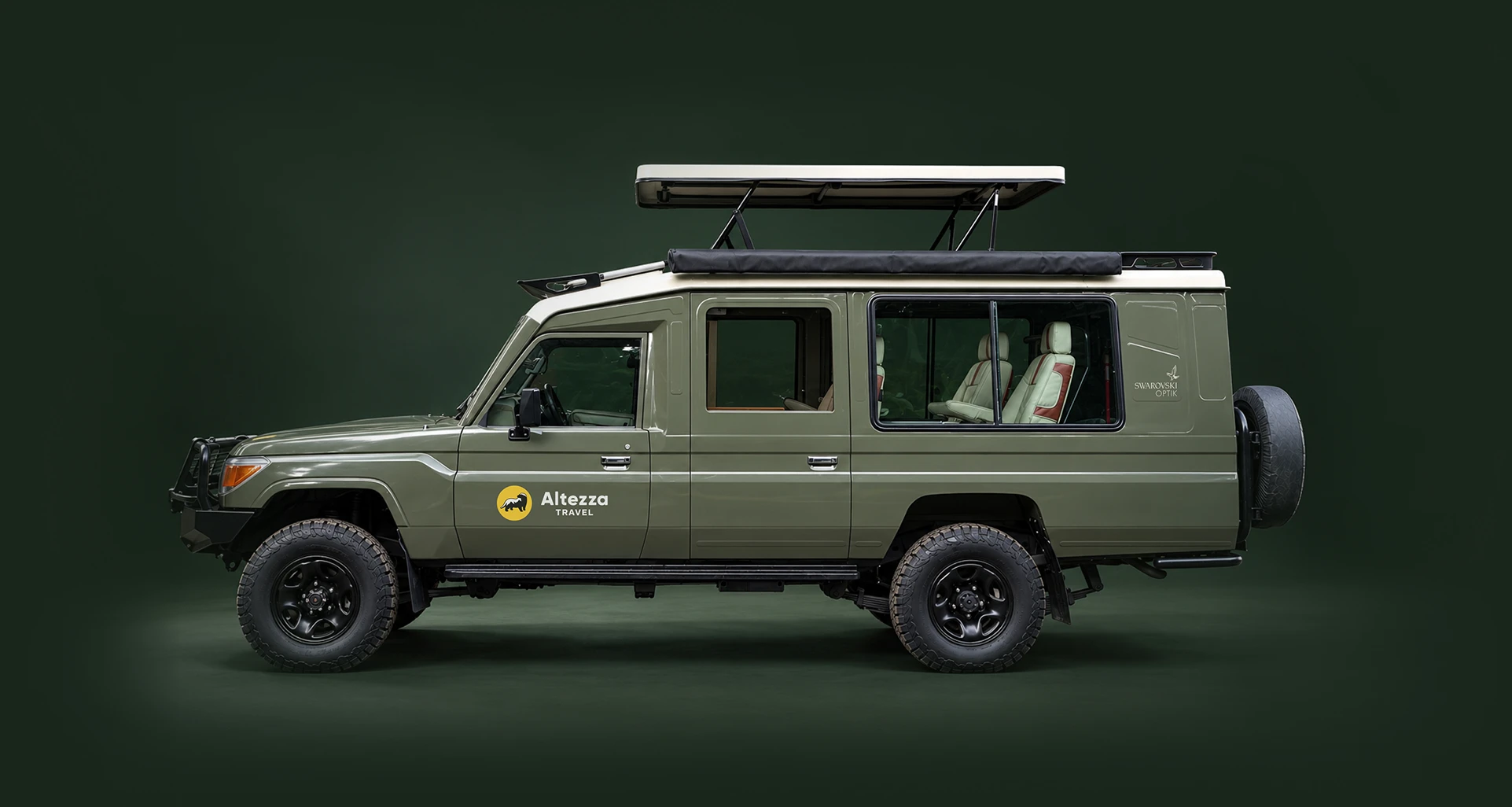 Altezza Toyota Land Cruiser mit geöffnetem Panorama-Safaridach